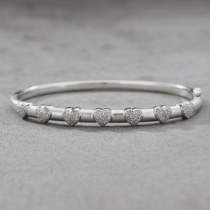 18K WHITE GOLD DIAMOND HEART BANGLE